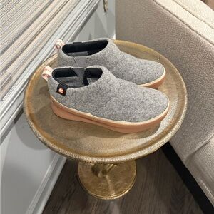 Sorel Gray out n about mini puffer slippers